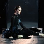 Балерина, которая говорит: спектакль «Алёна Ледях. Правда артиста» на стыке искусств в «Новой опере» (6+)